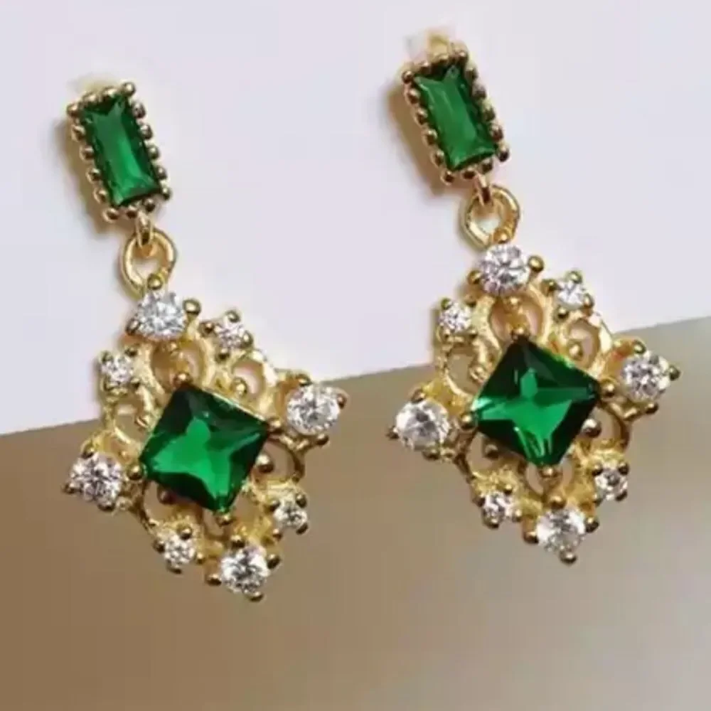 The Green Genesis Earring in gold